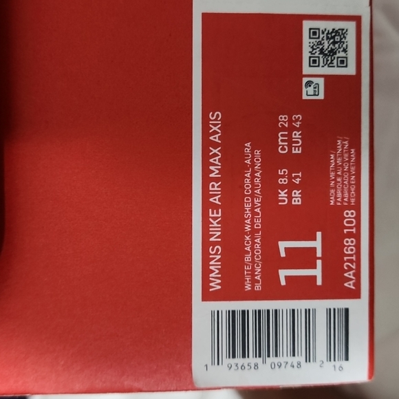 Women's Nike Air Max Axis - Picture 8 of 8